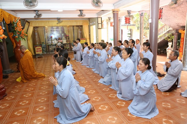 Dong Cao Pagoda offering to the rain retreat schools